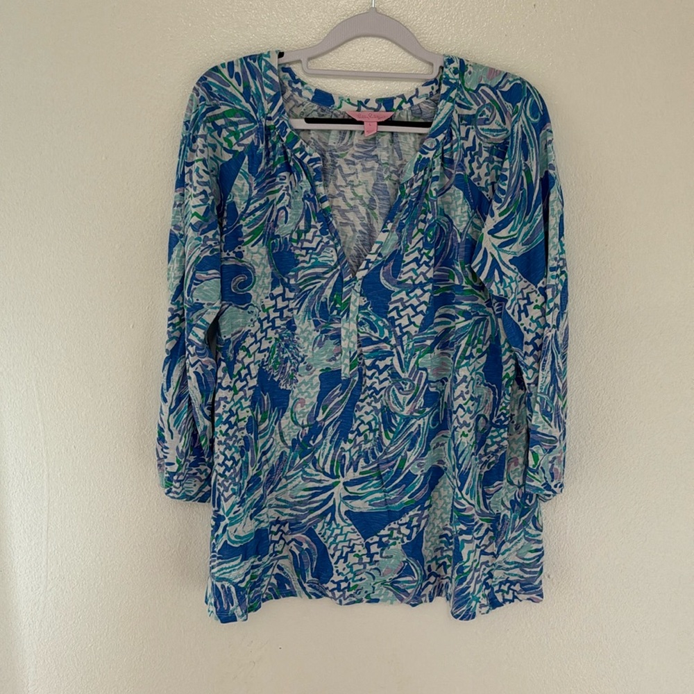 Lilly Pulitzer 3/4 sleeve v neck shirt size large